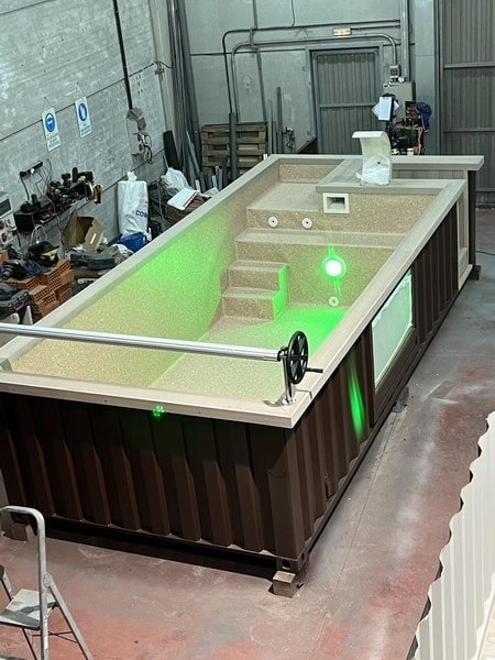 Container de 20 de picioare transformat în piscină
