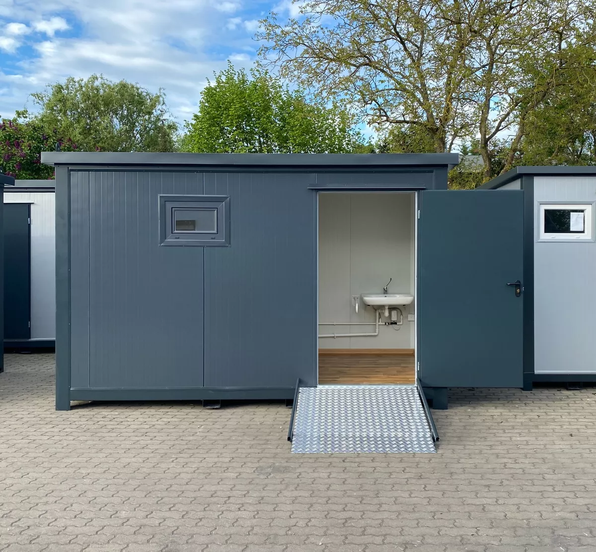 Container sanitar pentru persoane cu mobilitate redusă – WC cu rampă - imagine 2