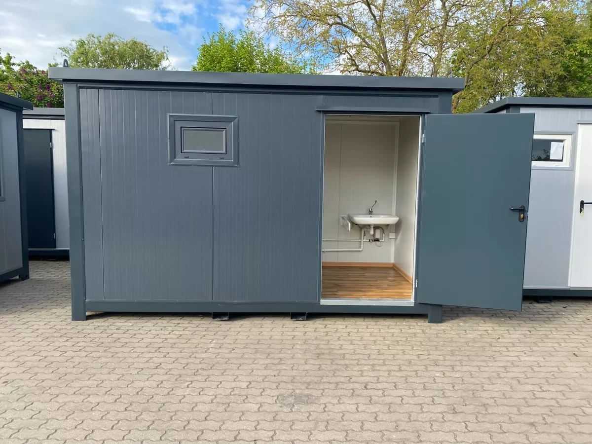 Container sanitar pentru persoane cu mobilitate redusă – WC cu rampă