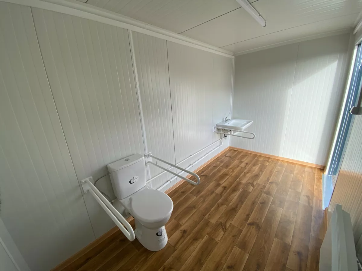 Container sanitar pentru persoane cu mobilitate redusă – WC cu rampă - imagine 6