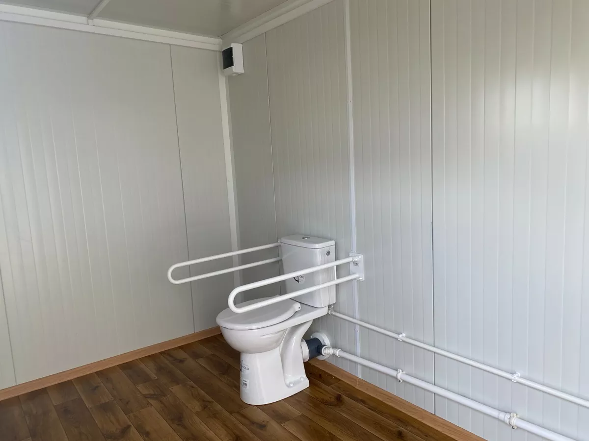 Container sanitar pentru persoane cu mobilitate redusă – WC cu rampă - imagine 7