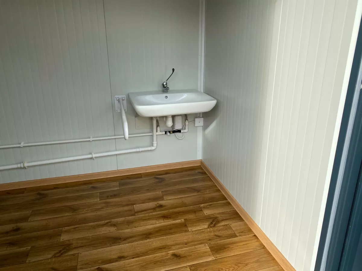 Container sanitar pentru persoane cu mobilitate redusă – WC cu rampă - imagine 8